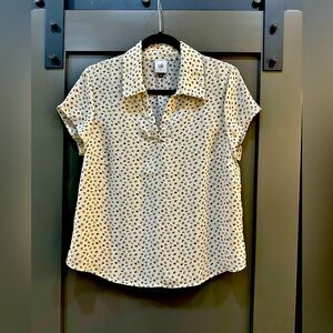 Cabi Pebble Top. Size Small. Yellow/Sienna/Tan creme background.